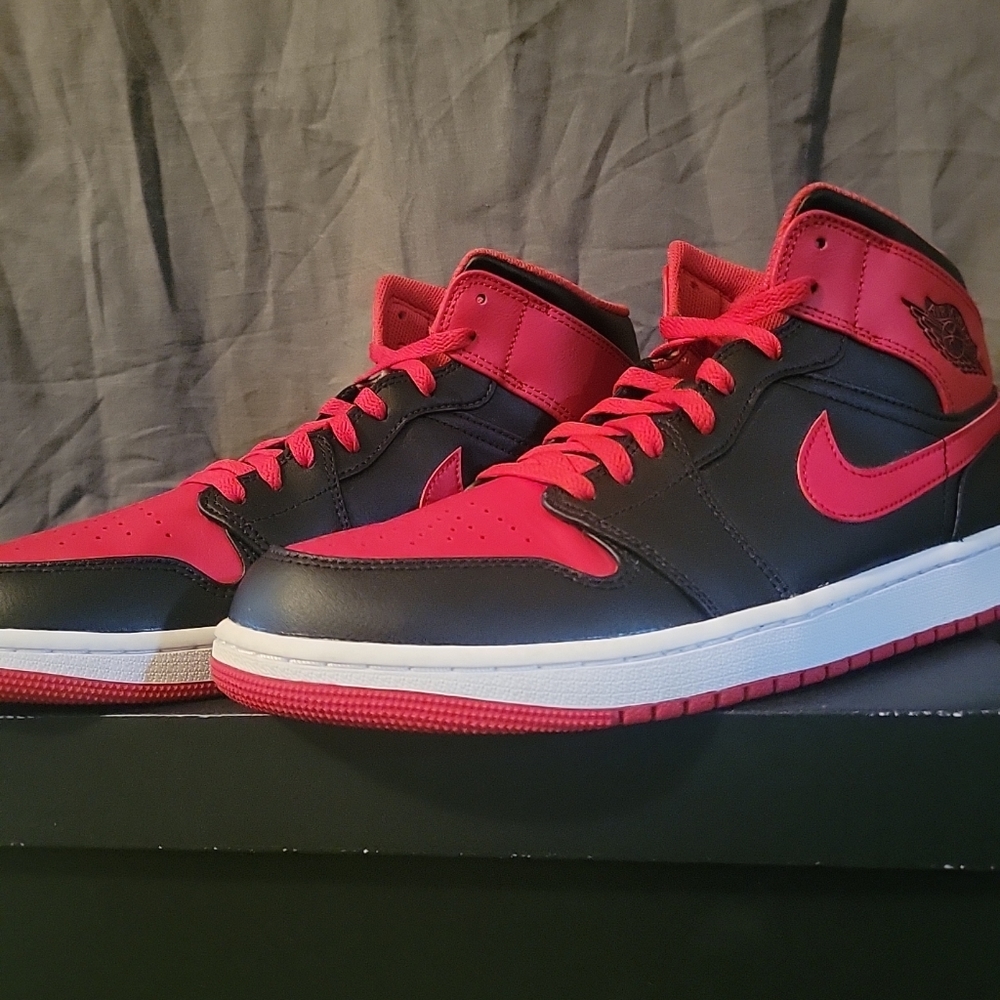 Jordan 1 Mid Alternate Bred - Picture 4 of 4